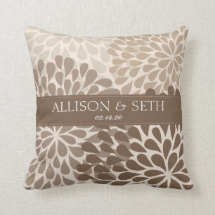 Coussin Cadeau de wedding shower de chrysanthème (front de