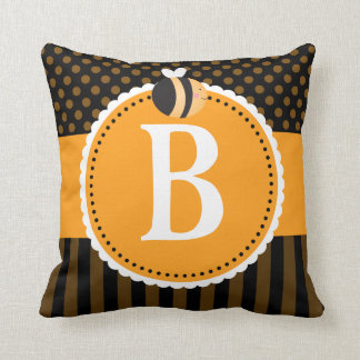Coussin Cadeau mignon de carreau de monogramme d'amant
