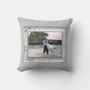Coussin Cadre argenté avec fleurs et points gris pour phot