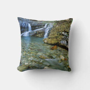 Coussin Cameron Falls dans le parc national Waterton Lakes