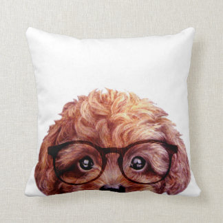 Coussin Caniche de jouet brun-rougeâtre avec des verres