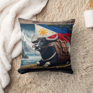 Coussin Carabao par Drapeau dans Paysage Montagneux
