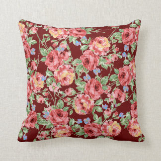 Coussin Carreau dispersé de roses sur le gisement de