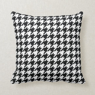 Coussin carreau noir et blanc de motif de pied-de-poule