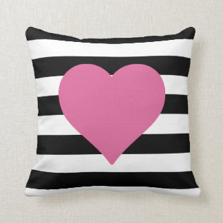 Coussin Carreau rose rayé noir et blanc de coeur