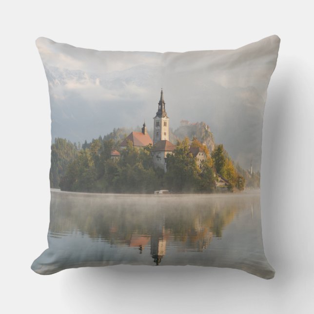 Coussin Carreau saigné brumeux de lever de soleil de lac (Recto)