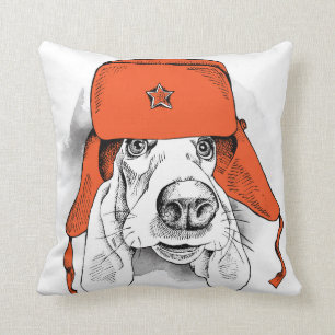 Coussin Casquette rouge de Basset Hound   Ushanka