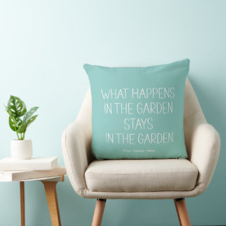 Coussin Ce qui se passe dans le jardin reste humoristique 