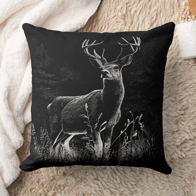 Coussin Cerf aux bois encadrés par champ et arbre (Couverture)