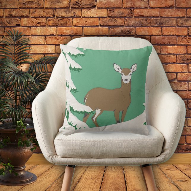 Coussin Cerf Brown face blanc dans la neige par Pine Tree (Brown white faced female deer in snow by pine tree on mint green home decor pillow.)