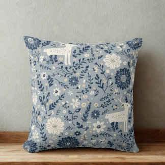 Coussin Cerf scandinave nordique et modèle floral
