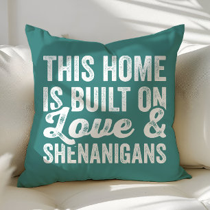 Coussin Cette maison est construite sur l'amour et les fri