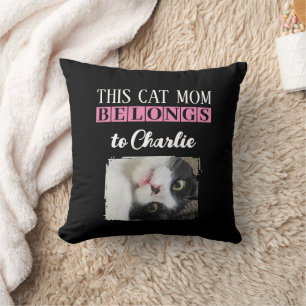 Coussin Cette mère de chat appartient au nom photo noir ro