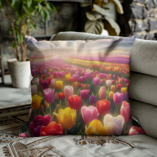 Coussin Champ de tulipes vibrant en pleine floraison