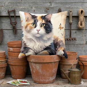 Coussin Chat calicot fantaisiste à l'aquarelle et papillon
