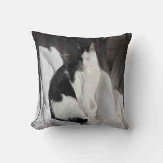 Coussin Chat couché noir et blanc/Ajouter la photo de votr