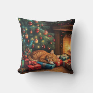 Coussin Chat dormant tranquillement sous un sapin de Noël