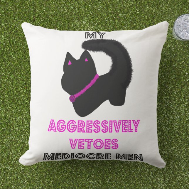 Coussin Chat mignon avec attitude (Herbe)