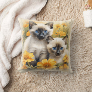 Coussin Chatons siamois avec des fleurs jaunes