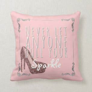 Coussin Chaussures roses grises inspirées de la citation