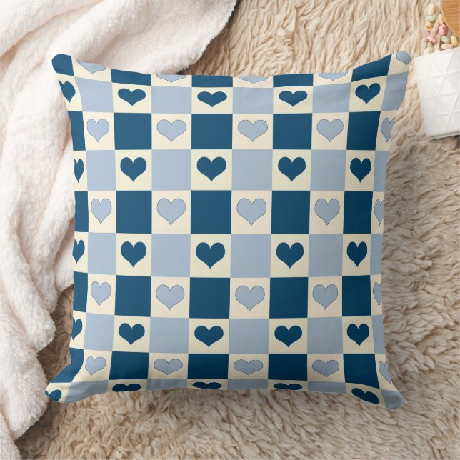 Coussin Checkerboard Hearts in Dark Blue, Light Blue, and  (Couverture)