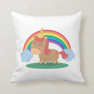 Coussin Cheval Brun Kawaii essayant d'être une Licorne