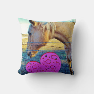 Coussin Cheval de Coeur et de Crème Rose