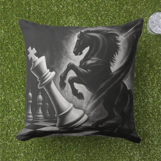 Coussin Cheval Noir Dramatique vs Roi - Oeuvre audacieuse  (Herbe)