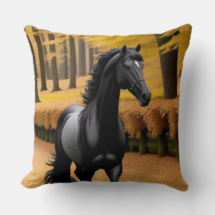 Coussin Cheval noir sur un chemin forestier automnal pitto