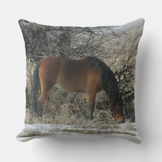 Coussin Cheval sauvage de mustang dans la neige 1 (Recto)