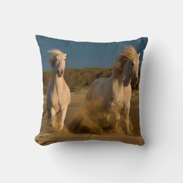 Coussin Chevaux blancs fonctionnant sur la plage | (Recto)