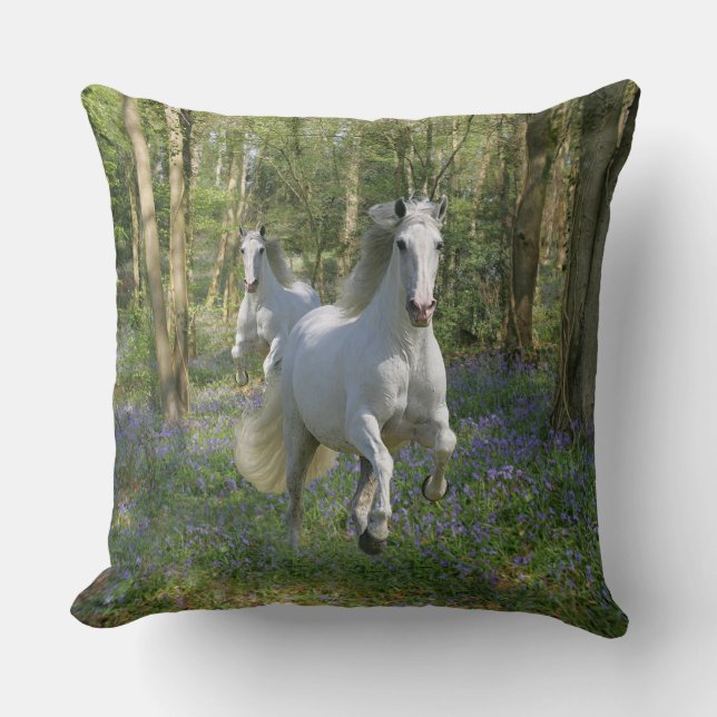 Coussin Chevaux d'imaginaire : Bois de jacinthe des bois (Recto)
