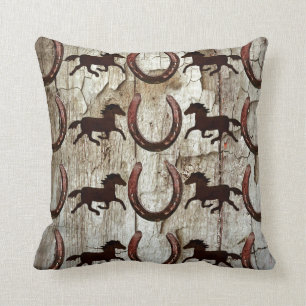Coussin Chevaux et fer à cheval sur la grange Dons de cowb