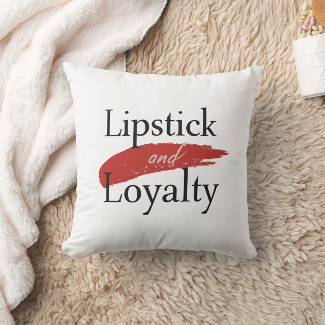 Coussin Chic Lipstick Smear and Loyalty (Couverture)