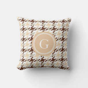 Coussin Chic monogramme en soie de fond beige vintage