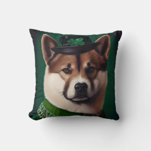 Coussin chien akita en tenue de la Saint-Patrick