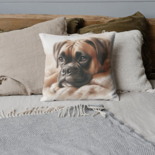 Coussin Chien de boxe dans un poteau serein