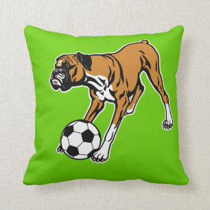 Coussin chien de boxeur avec du ballon de football