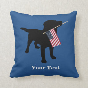 Coussin Chien noir de laboratoire avec le drapeau
