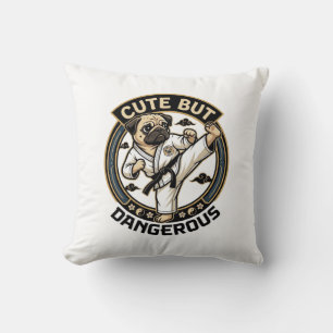 Coussin Chien Pug Karaté Kick Cute Mais Dangereux_1