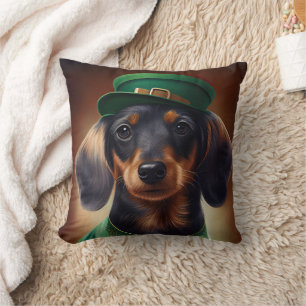 Coussin Chien teckel habillé pour la Saint-Patrick