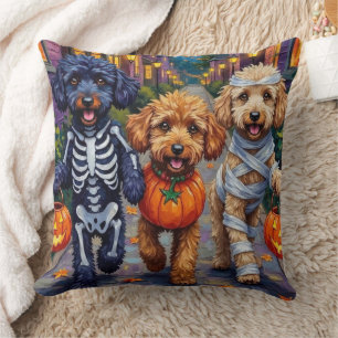Coussin Chiens de caniche Costumes d'Halloween à la traîne