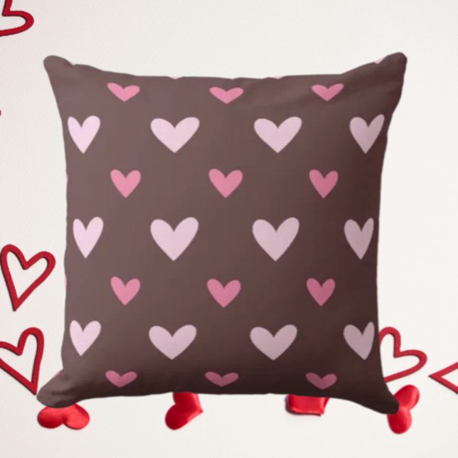 Coussin Chocolate & Pink Heart Pattern Throw Pillow (Créateur téléchargé)