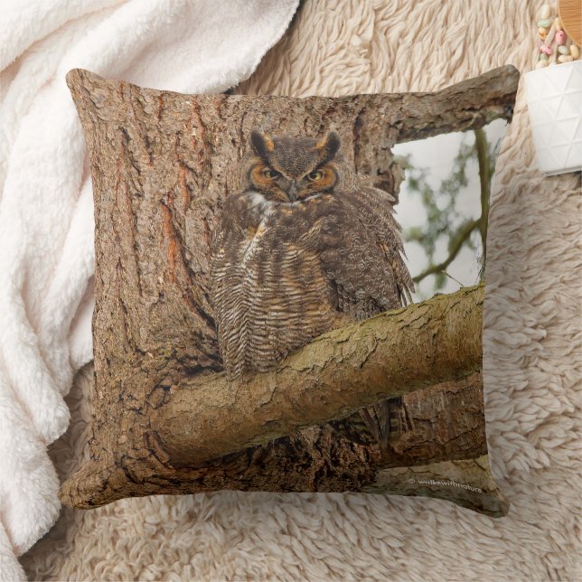 Coussin Chouette à cornes dans le Douglas Fir (Couverture)