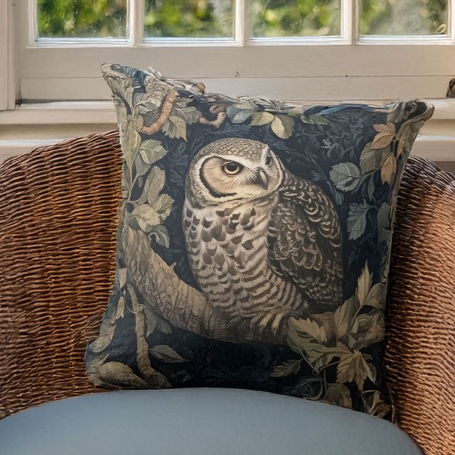 Coussin Chouette barrée en forêt de nuit William Morris (Créateur téléchargé)