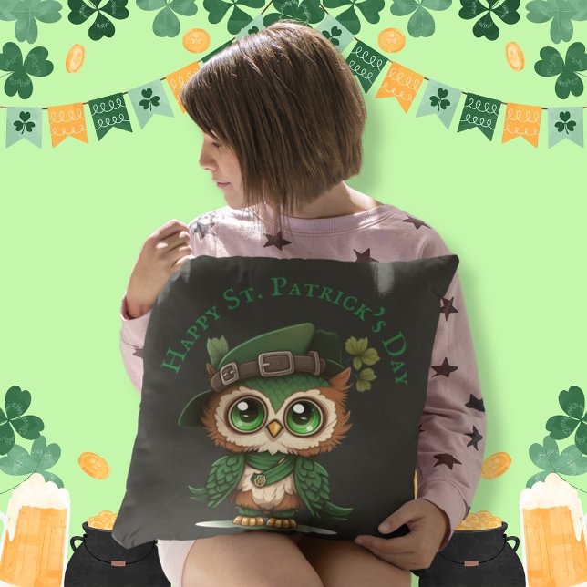 Coussin Chouette verte de la Saint-Patrick (St. Patrick's Day Green Owl personalized Cushion)