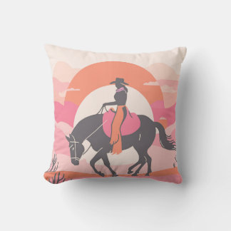 Coussin Cieux du désert avec cow-girl chevauchant son chev