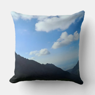 Coussin Cimes des Carpates sous un ciel bleu – Photographi