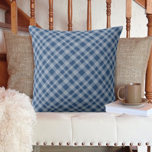 Coussin Classic Bleu et Blanc Diagonal Check Plaid (Classic Blue and White Diagonal Check Plaid Throw Pillow)
