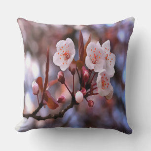 Coussin Cluster de fleurs de cerisier avec un rose et un b